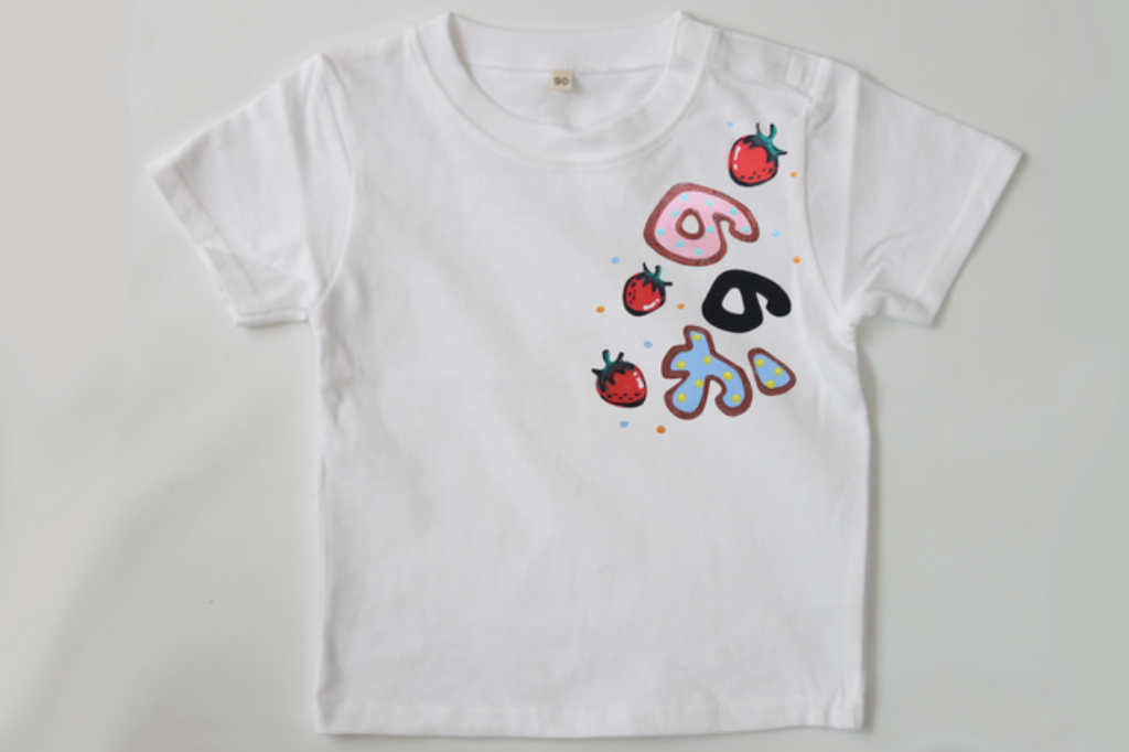 いちごワンポイントTシャツ