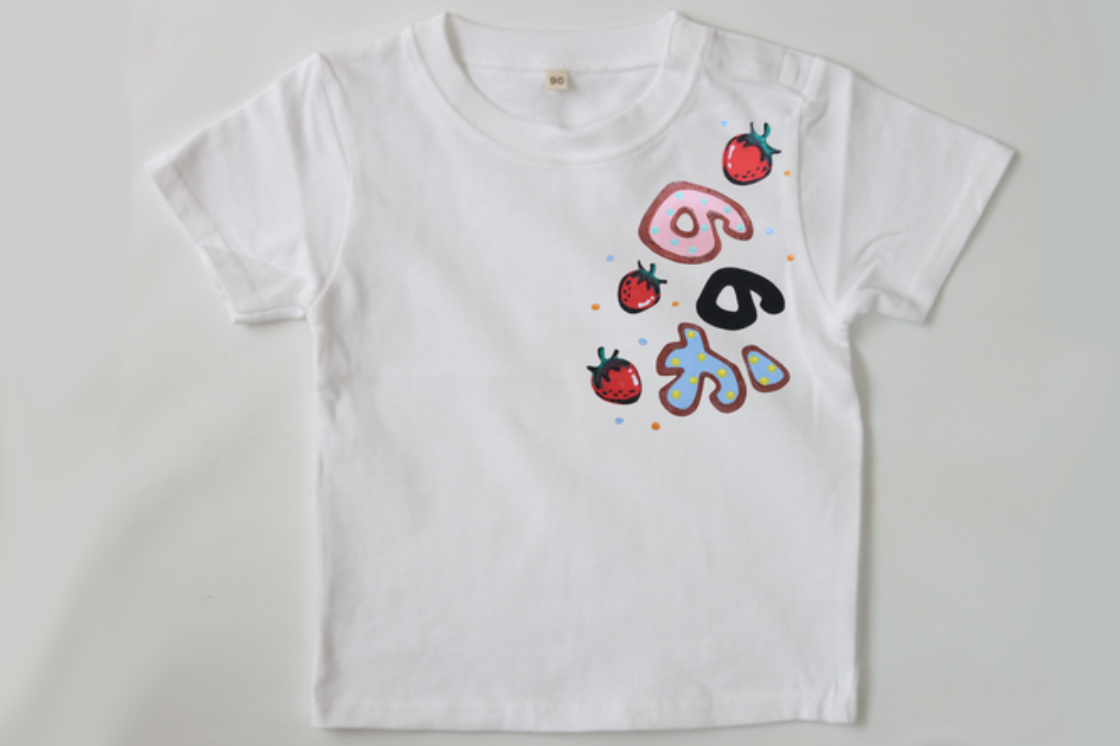 いちごワンポイントTシャツ